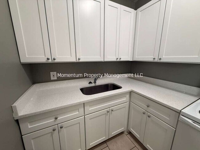 Building Photo - Beautifully Remodeled 2/1 St Pete- ASK ABOUT OUR SPECIAL!