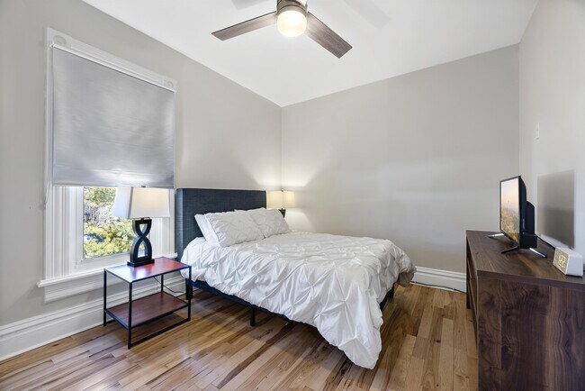 Building Photo - 374 E Whittier St
