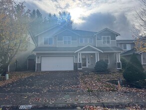 Building Photo - Three Bedroom, 2 Bath Home with New Carpet & Fresh Paint!