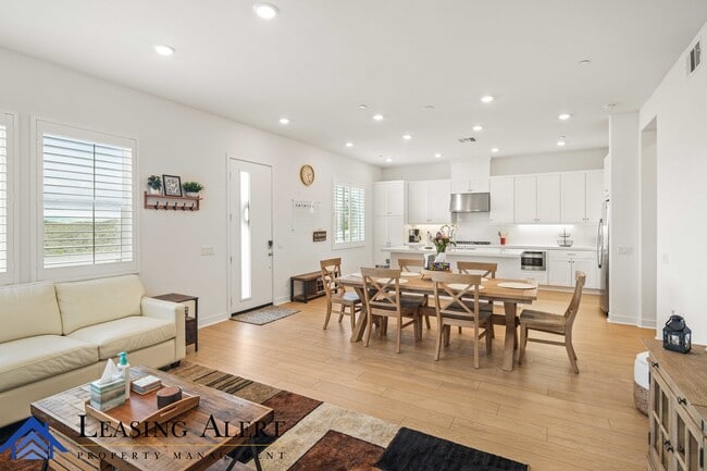 Building Photo - 26773 Laurel Mountain Lp