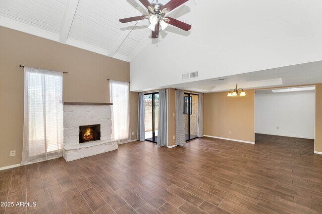 Primary Photo - 5726 N 10th St