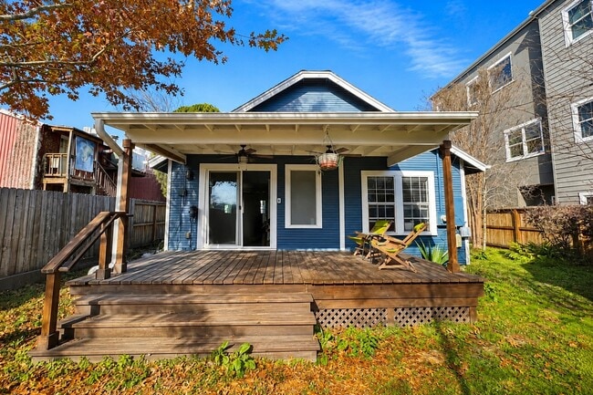 Building Photo - 206 Aurora St