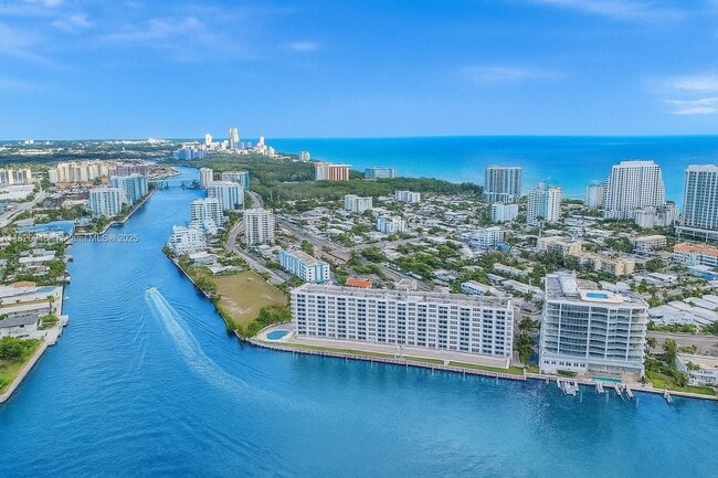 Primary Photo - 511 Bayshore Dr