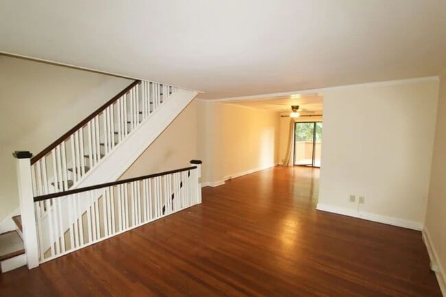 Building Photo - 254 Meehan Ave