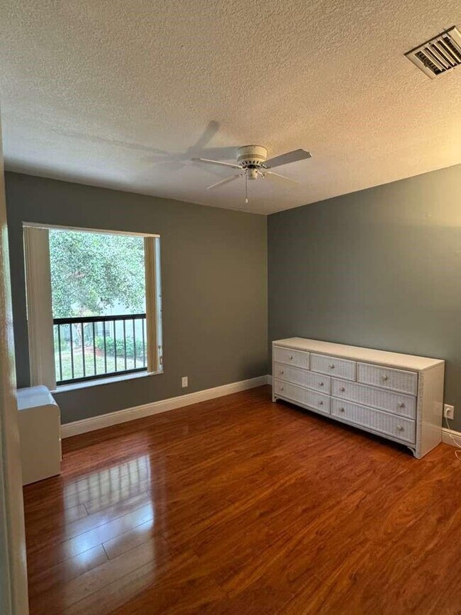 Building Photo - 3167 Cocoplum Cir