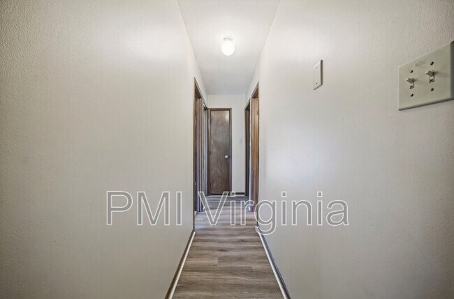 Building Photo - 1474 E Tanners Creek Dr