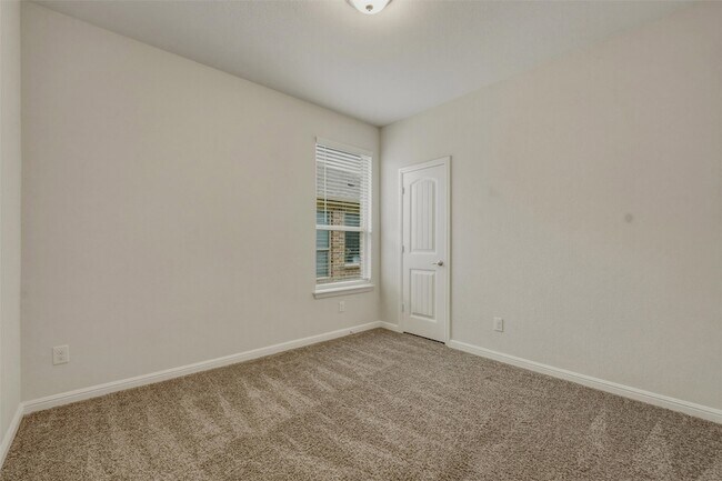Building Photo - 9528 Blaine Dr