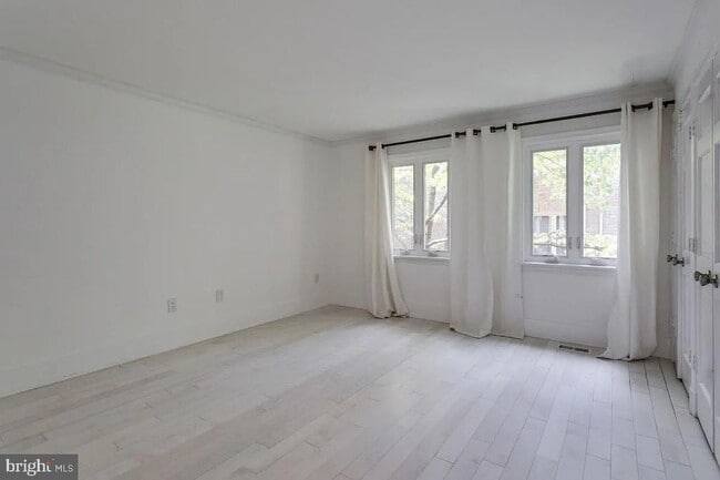 Building Photo - 4611 Charleston Terrace NW