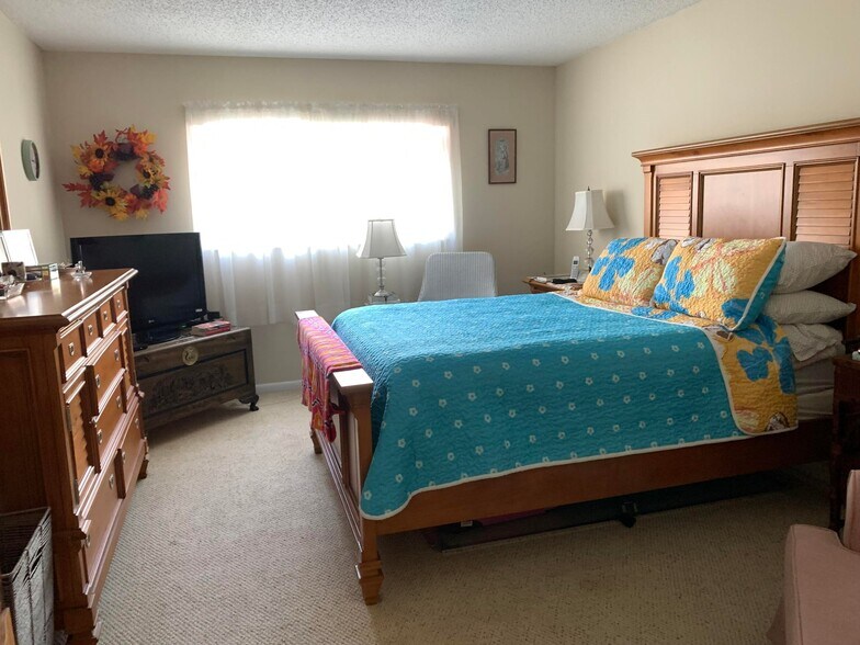 Building Photo - 3 Colonial Club Dr