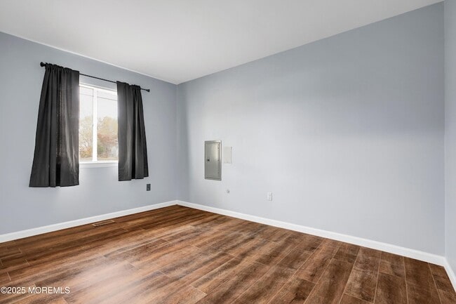 Building Photo - 207 Coville Dr