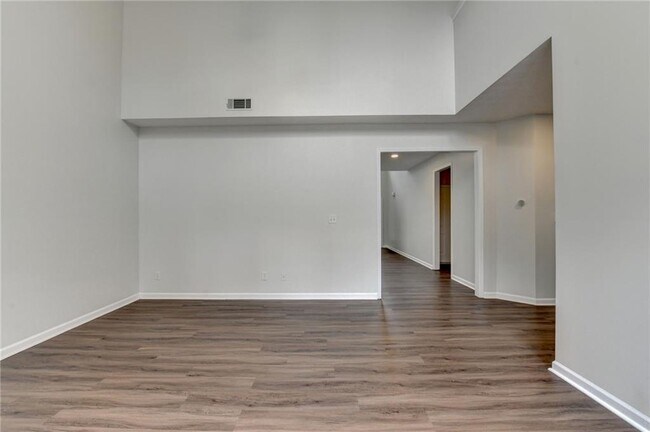 Building Photo - 6670 Island Pointe Dr