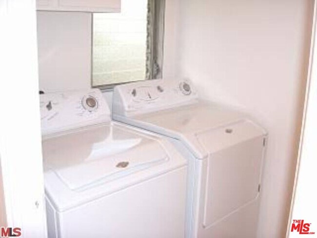 Building Photo - 4764 La Villa Marina