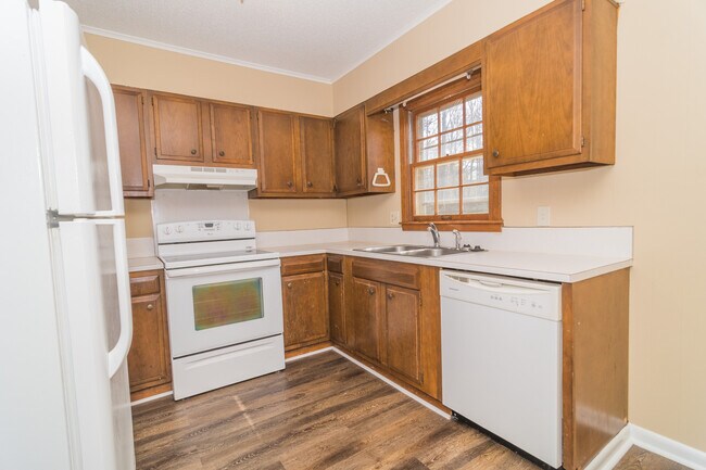 Building Photo - 705 June Dr