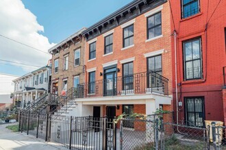 Building Photo - 330 Whiton St