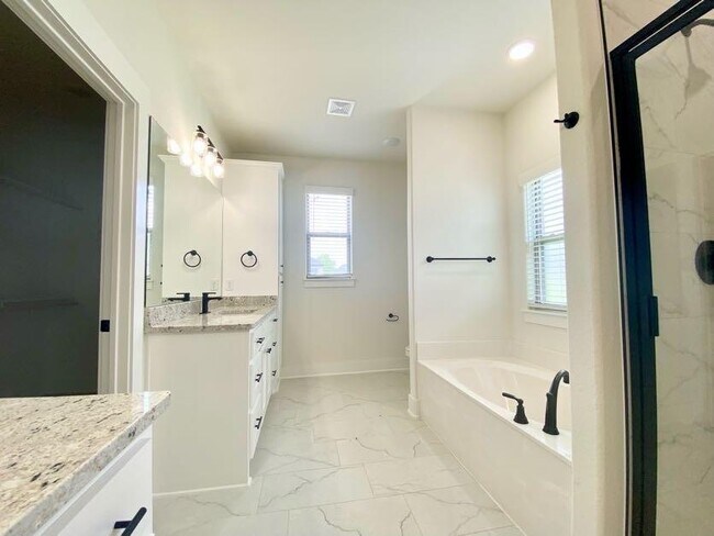 Building Photo - 730 Marianne St