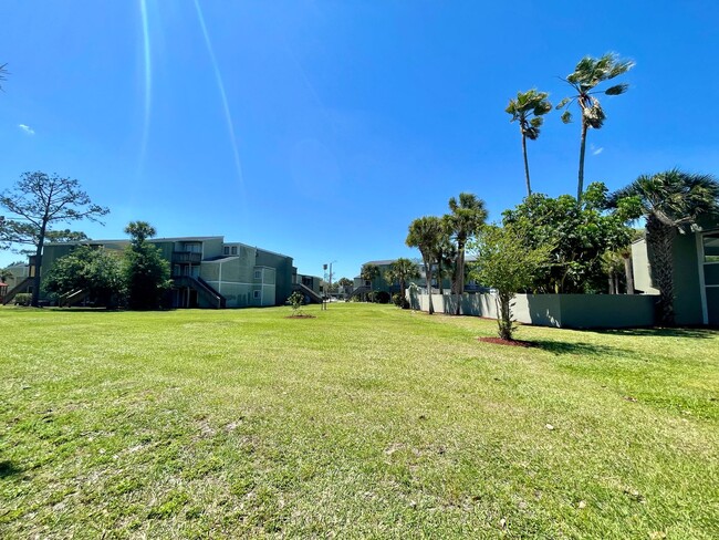 Building Photo - WINTER PARK WOODS CONDO