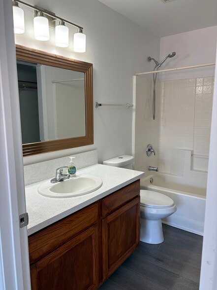 Master Bedroom Bathroom - 73538 Sun Valley Dr