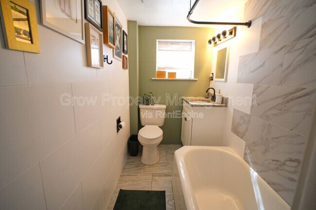 Building Photo - 928 Hoffman St