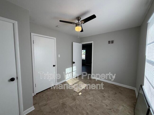 Building Photo - 6811 Brower Ct