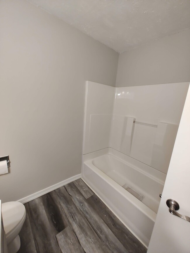 Building Photo - 2025 N 432