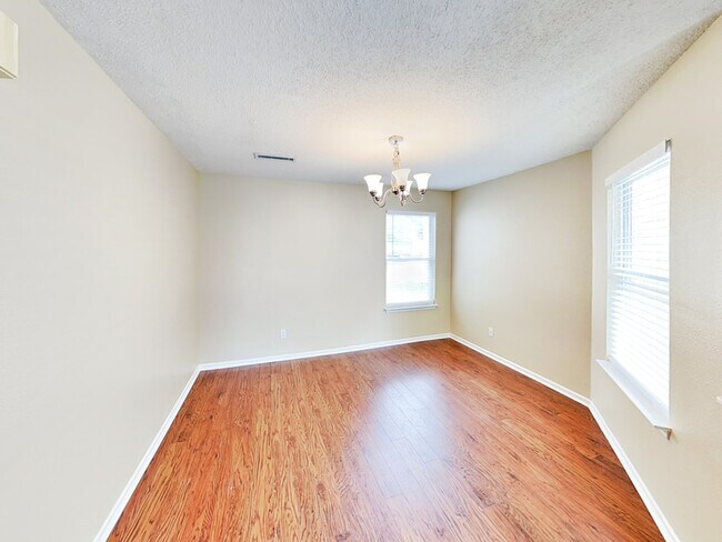 Building Photo - 2326 Collins Way
