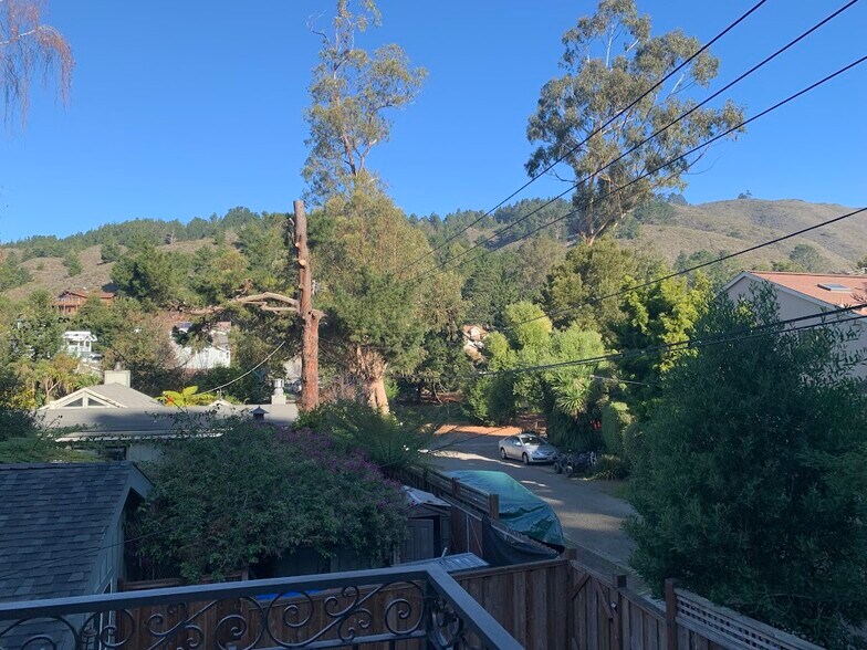 Building Photo - 220 Hiawatha Ave