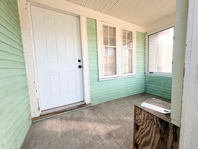 Building Photo - 1715 Marshall St