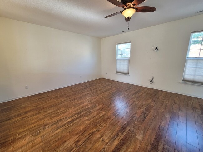 Building Photo - 4969 Almandine Ave