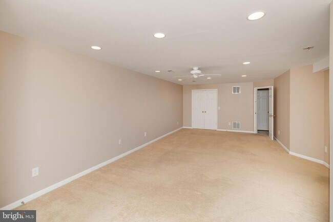 Building Photo - 6239 Willowfield Way