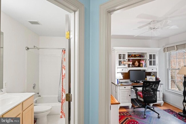 Building Photo - 150 Rees Pl