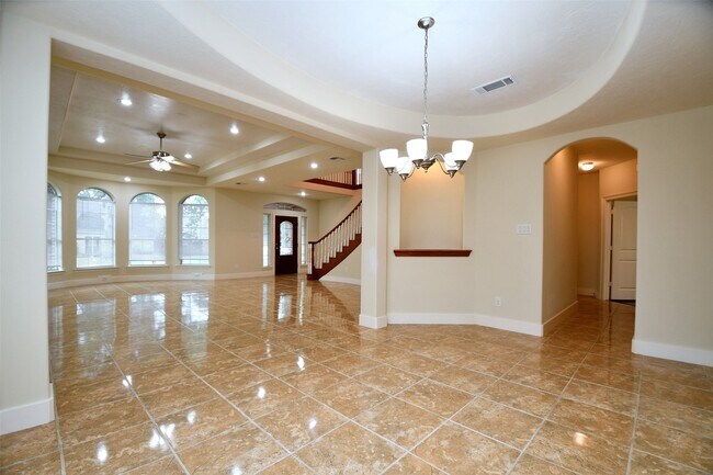Building Photo - 5211 Holly View Dr