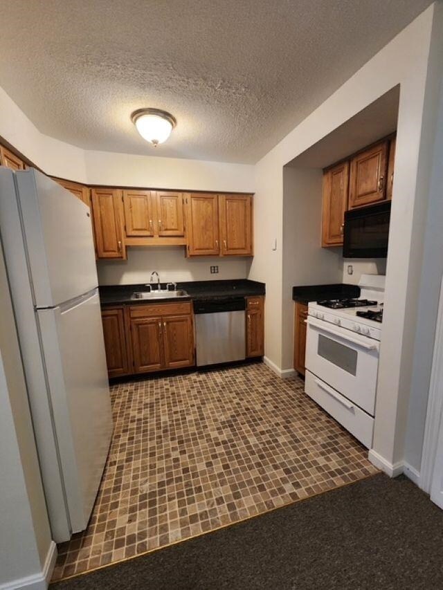 Building Photo - 605 Springbrook Cir