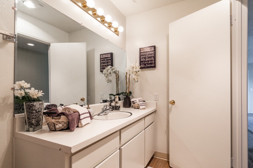 2 Bedroom BATHROOM - Hunters Landing