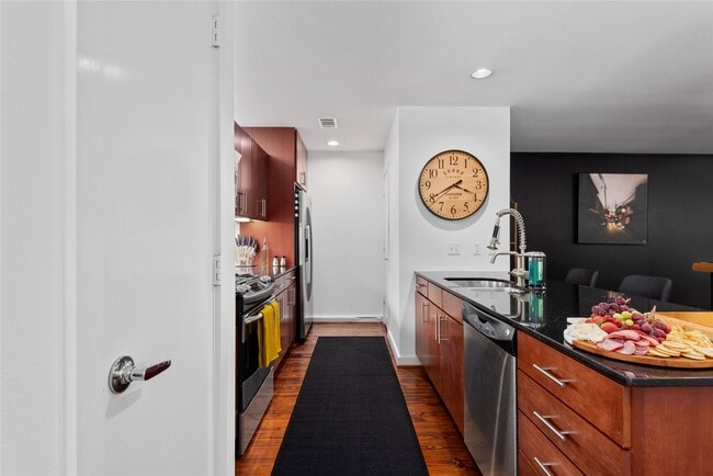 Building Photo - 2914 Commerce St