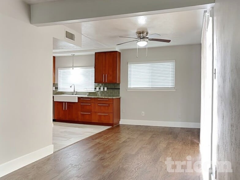 Building Photo - 3702 Deerbrook Dr