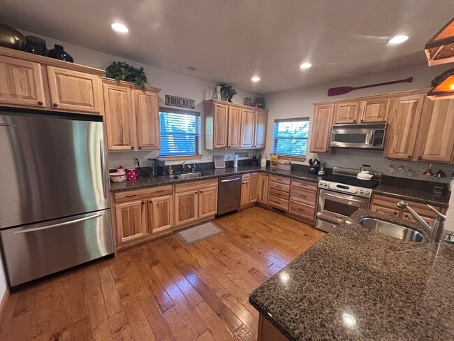 Building Photo - Truckee Ski Lease Available