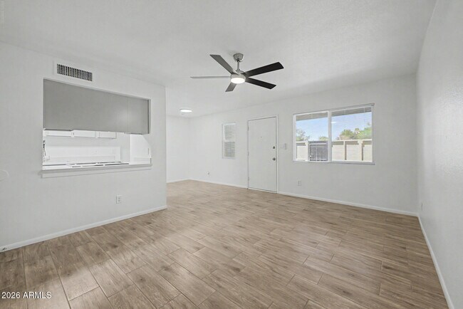 Building Photo - 5984 N 48th Ave