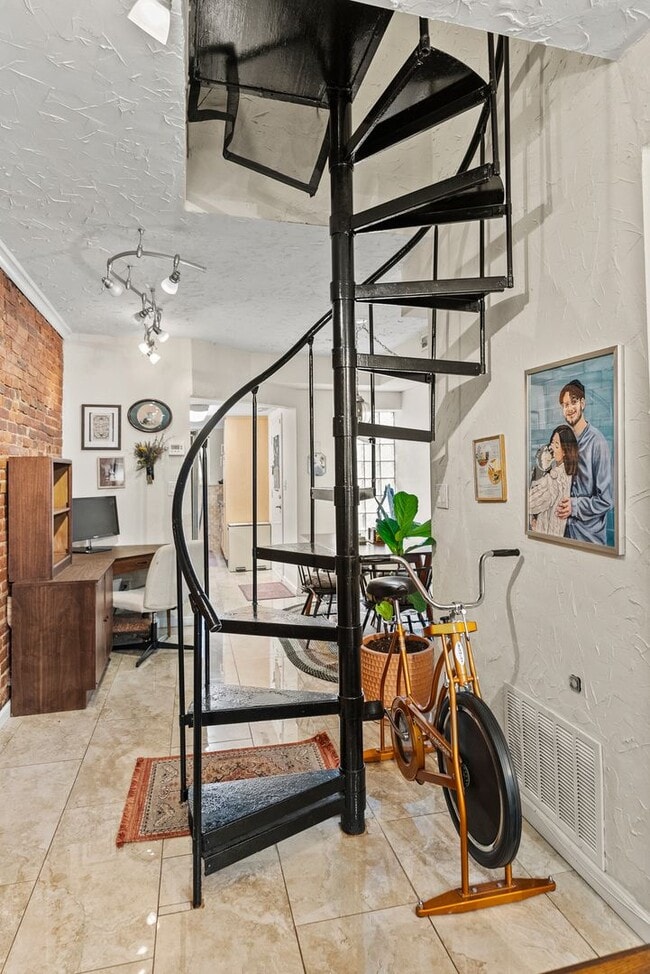 Building Photo - Charming Row Home | 2 Bed | 1 Bath | 950 Sf | Fenced Backyard | 2 Surface Parking Spaces