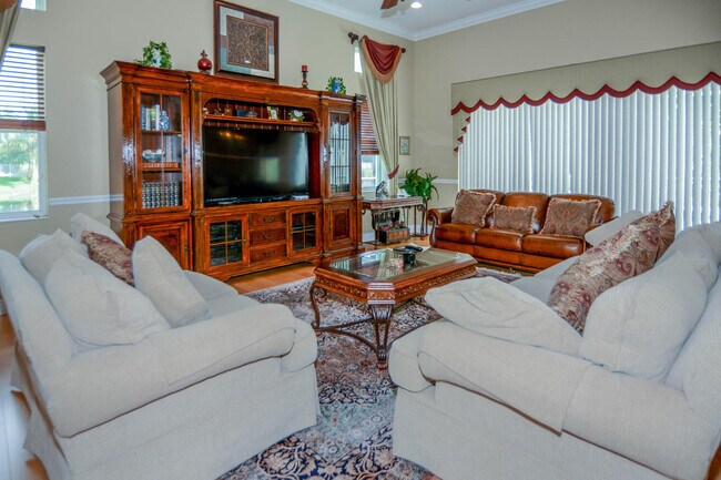 Building Photo - 4676 Manderly Dr