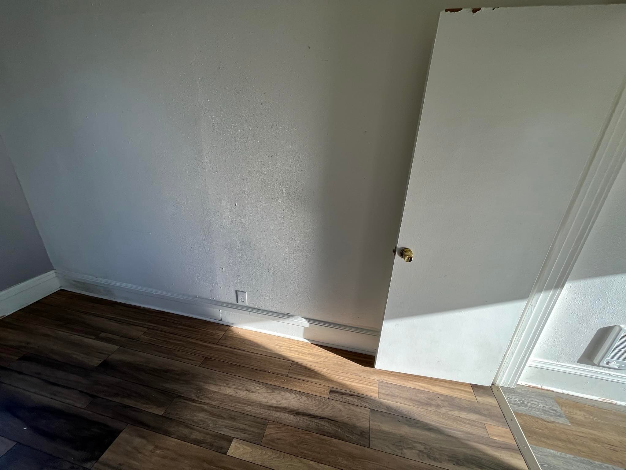 Building Photo - 430 S Holladay Dr