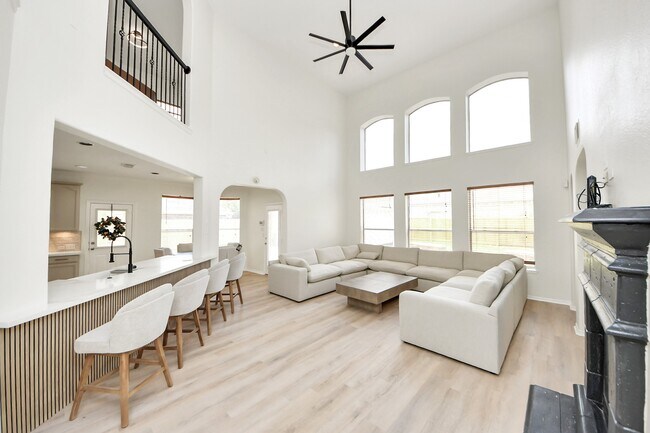 Building Photo - 527 Little River Ct