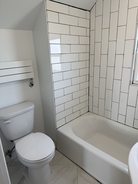 Bathroom - 12 Thomas Pl