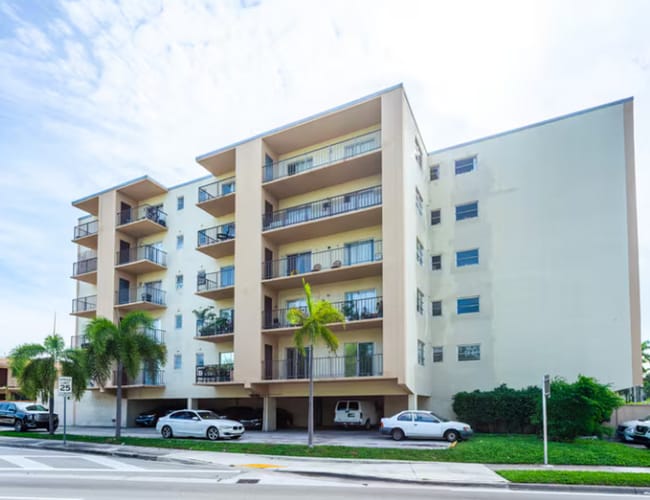 Building Photo - Casa Linda Apartments-3300 S Dixie Hwy