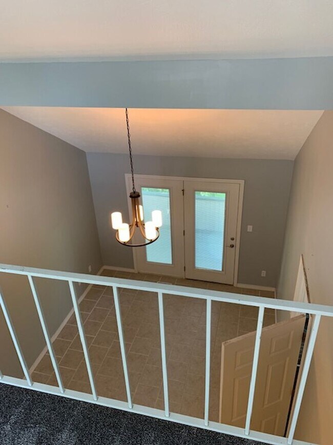 Building Photo - Spacious 3 bedroom 3.5 Baths 2 Home Office...