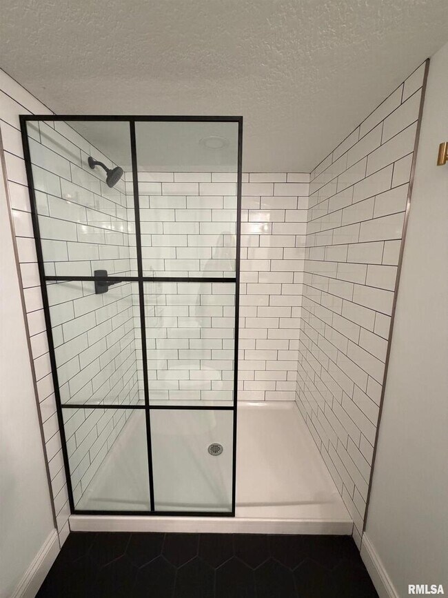 Building Photo - 2625 E 56th Ct