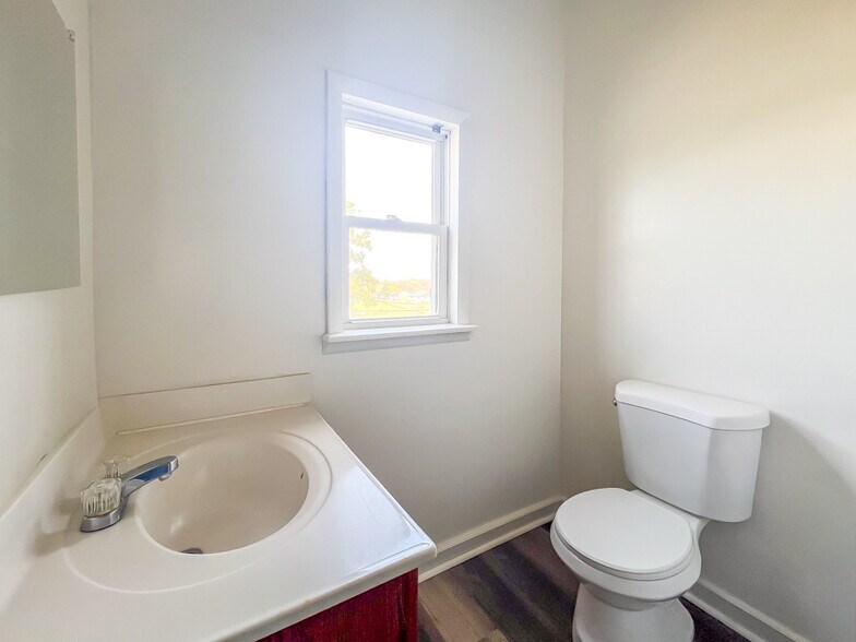 Building Photo - 608 Halifax St