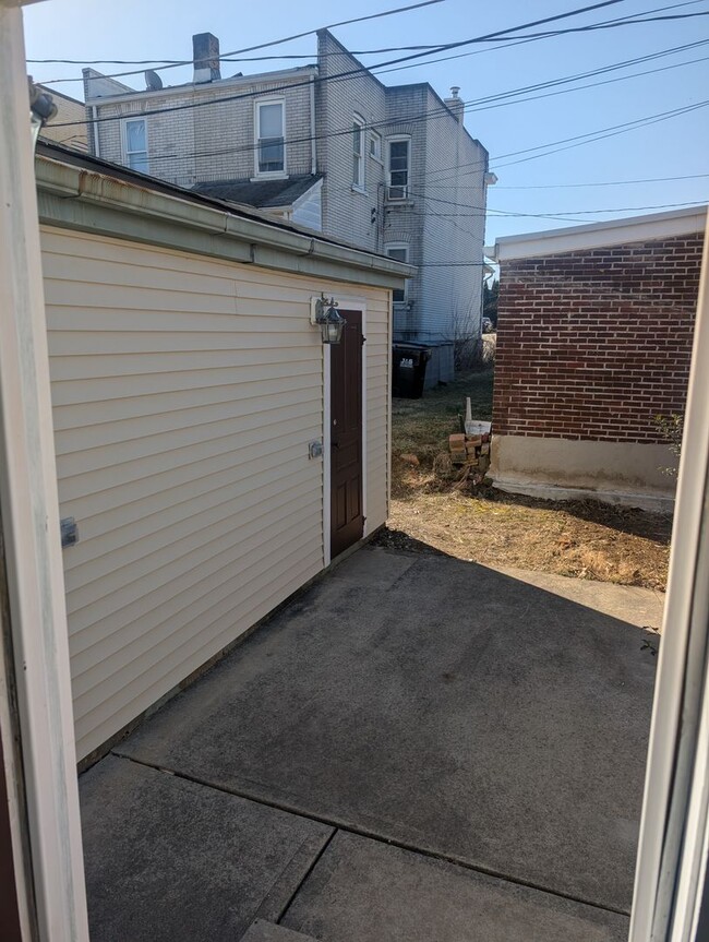 Building Photo - 2 Bedroom House for Rent