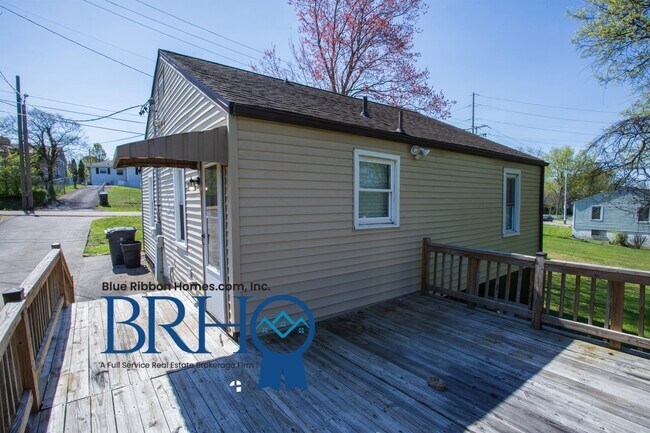 Building Photo - 3213 Shields Ave