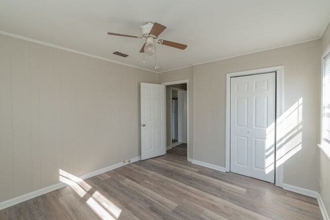 Building Photo - $1,300 - 3 bed/2 bath house for rent in Fl...