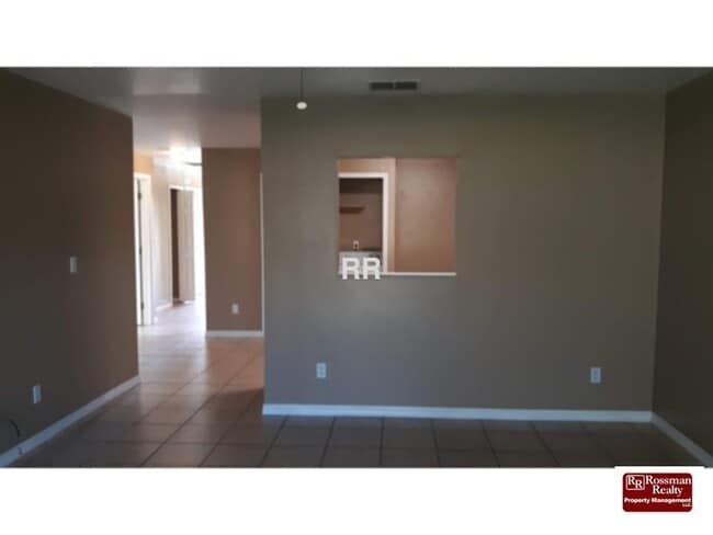 Building Photo - 1231 SE 8th Terrace